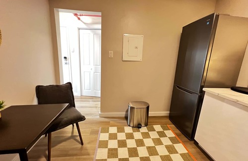 Downtown Apartamento | Pink Sunrise: Energetic Studio, Bold Decor