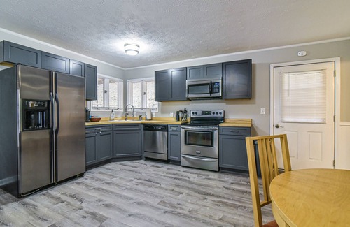 Skyland Casa | Pinners Compound- 4 BR hot tub fire pit