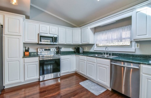 Skyland Casa | Pinners Compound- 4 BR hot tub fire pit