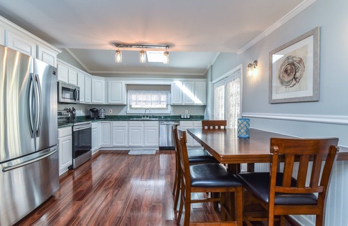 Skyland Casa | Pinners Compound- 4 BR hot tub fire pit
