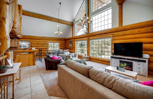 Frazier Park Cabina | Pinon Pines Vacation Rental: Hike, Bike & ATV!