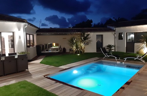 Rivedoux-Plage Villa | Pins en Ré: luxury villa, typical Ile de Ré, garden, pool, spa 100m from beach.
