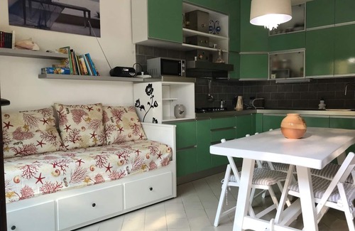 Santa Margherita di Pula Casa | Pinus Village - Bonita casa de vacaciones con jardín a solo 200 m de la playa