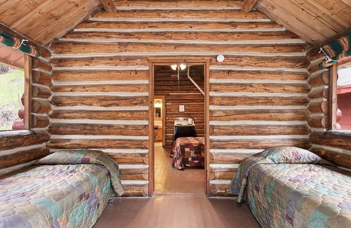 Cheyenne Crossing Cabina | Cabina pionera Por Spearfish Creek