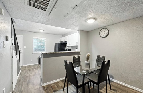 South Arlington Apartamento | Pioneer Creek 410C I Comfy 2 Bed 1.5 Bath
