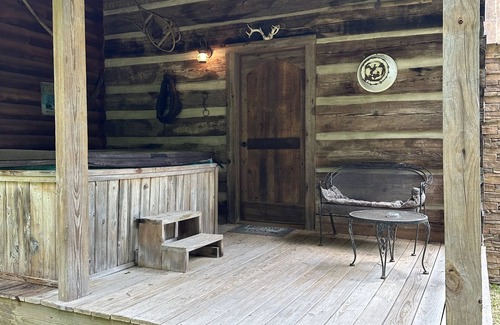 Fort Payne Cabina | Pioneer Log Cabin restored on 300 acres adjoining Little River Canyon