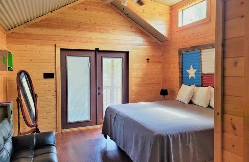 Pipe Creek Casa | Pipe Creek Cabin Rental for Glamping Getaways near Austin, Texas