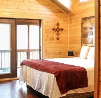 Pipe Creek Casa | Pipe Creek Cabin Rental for Glamping Getaways near Austin, Texas