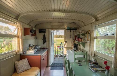 Onstwedde Cama Y Desayuno | Pipowagen Lidewei Groningen Westerwolde unieke ligging met eigen tuin en vrij uitzicht over veld naar natuurgebied