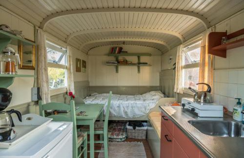 Onstwedde Cama Y Desayuno | Pipowagen Lidewei Groningen Westerwolde unieke ligging met eigen tuin en vrij uitzicht over veld naar natuurgebied