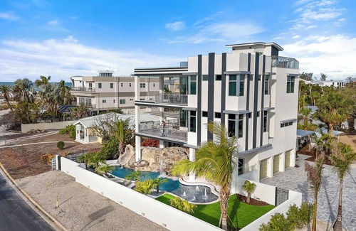 Sarasota Casa | Pirate House: Gulf Front, Pool, #1 Location Lido Key, St. Armands One Block.