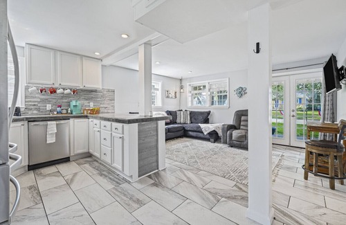Morehead City Apartamento | PirateCove has boat parking and pet friendly