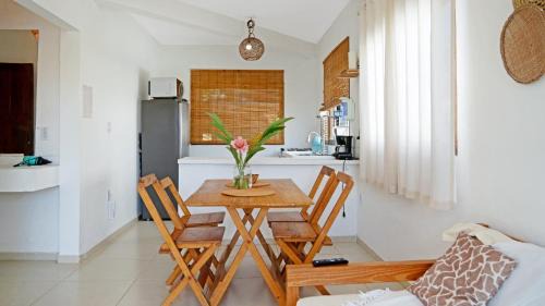 Serra Grande Apartamento | Piscina Aquecida, Jacuzzi, internet veloz, no centro de Serra Grande - Apt Laranja - Vila Pitangueira
