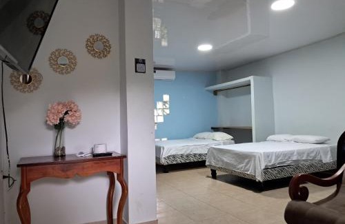 Puerto Lopez Casa | PiscinaCascolHostal