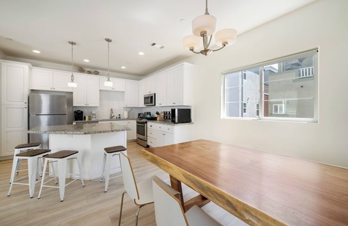 Downtown Casa | PISMO BEACH, CALIFORNIA - Vacation beach home on PCH - full ocean view top patio