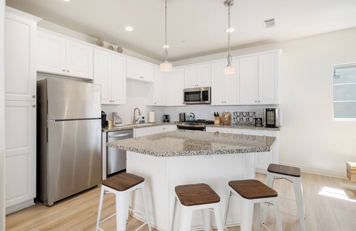 Downtown Casa | PISMO BEACH, CALIFORNIA - Vacation beach home on PCH - full ocean view top patio