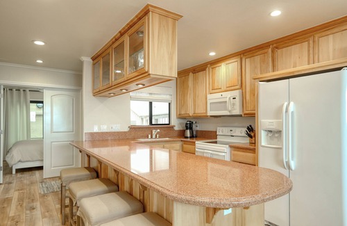 Downtown Condominio | Pismo Shores #126: Beachfront and wave ready!