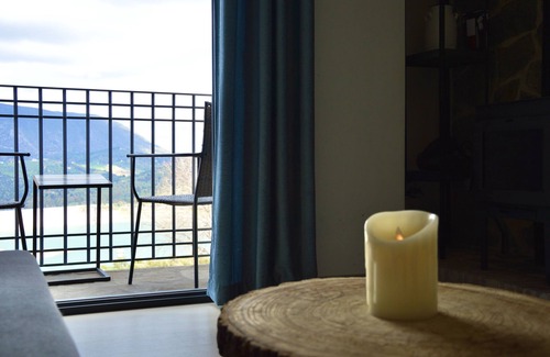 Zahara de la Sierra Apartamento | Piso Al Lago - Appartment With Fabulous Lake Views