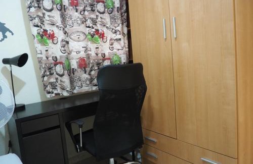 Teatinos Apartamento | Piso amplio en Málaga! 10 minutos del centro y 1 minuto andando de la Feria de Malaga!