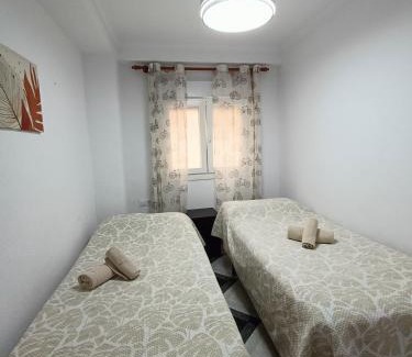 Cadiz Apartamento | Piso calidad precio junto a la Playa de la Victoria