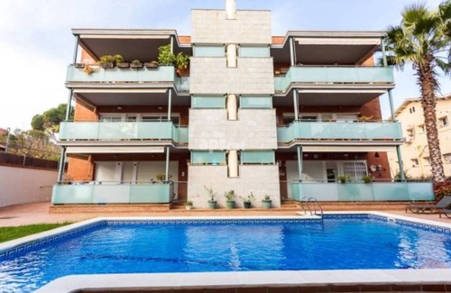 Sant Cugat del Valles Apartamento | Piso con piscina para 5 personas