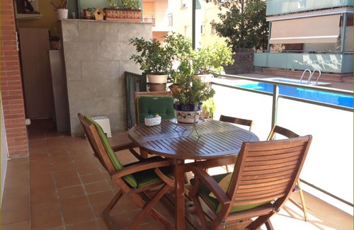 Sant Cugat del Valles Apartamento | Piso con piscina para 5 personas