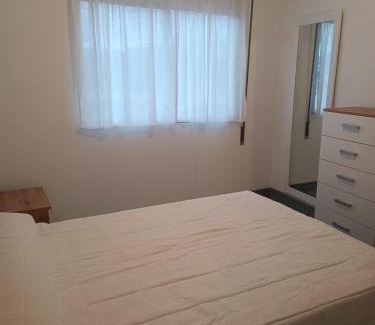 Pontedeume Apartamento | Piso en Pontedeume enfrente hotel Eumesa