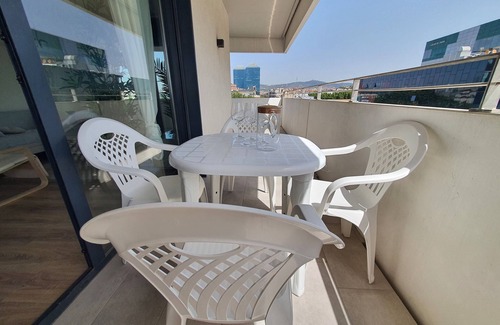 La Marina del Prat Vermell Apartamento | Piso moderno 4 dormitorios con piscina, , gimnasio, sala de yoga y parking.