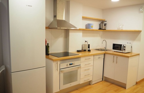 Eixample Apartamento | Piso moderno en Girona centro con patio, 2hab, Wi-Fi