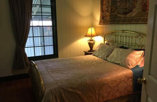 Warwick Casa | Pitstop Lodge Guesthouse B&B