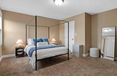 South Side Flats Casa | Pittsburgh Gem - 5BR - Downtown Deck View