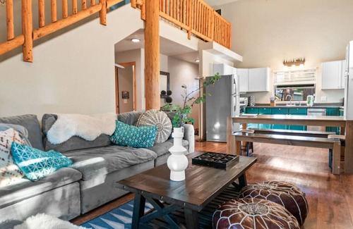 Peter Pan Casa | Family Home w Hot Tub,Game Room& Pet Friendly Yard