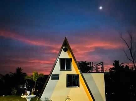 Buriram Chalet De Esquí | PJ Kingdom Camps บ้านริมน้ำ สำหรับครอบครัว