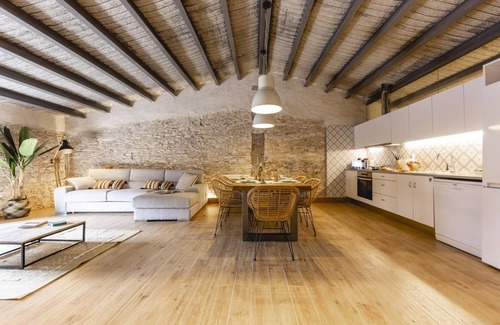 Old Town Apartamento | Plaça del Vi Ático - Apartamento en Girona | Bravissimo