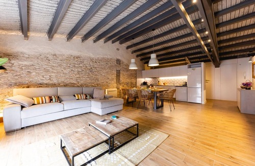 Old Town Apartamento | Plaça del Vi Ático - Apartamento en Girona | Bravissimo