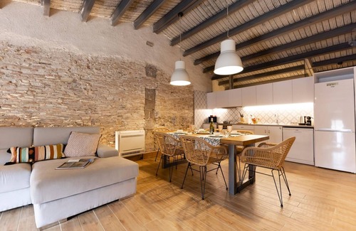 Old Town Apartamento | Plaça del Vi Ático - Apartamento en Girona | Bravissimo