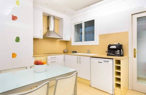 La Ribera Apartamento | Placa Urquinaona|Central and comfortable 4BD 3BTH