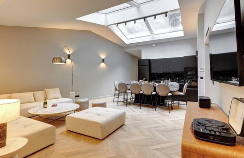 Quartier Sainte-Avoye Apartamento | PLACE DES VOSGES , PARISIAN CHARM , PLACE FOR 10 - 3 BEDROOM - RUE RAMBUTEAU