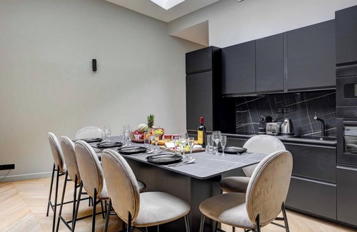 Quartier Sainte-Avoye Apartamento | PLACE DES VOSGES , PARISIAN CHARM , PLACE FOR 10 - 3 BEDROOM - RUE RAMBUTEAU