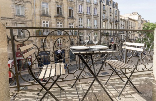 Hotel de Ville - Quinconces Apartamento | Place du Palais Centro histórico de Burdeos, balcón