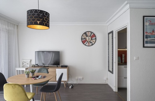 Saint-Georges Apartamento | Place Occitane-Apartamento-Moderno-Terraza-Baño con bañera