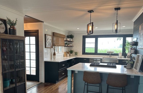 Lake Geneva Cabaña | Plan your Fall Getaway, Cozy Farmhouse/short drive to Lake Geneva