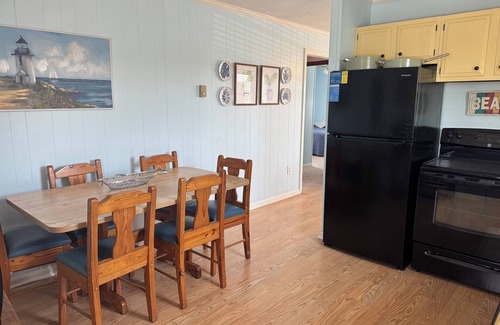 Kill Devil Hills Apartamento | PLANE FUN-Charming 2-bedroom house in Kill Devil Hills short walk to beach.