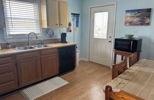 Kill Devil Hills Apartamento | PLANE FUN-Charming 2-bedroom house in Kill Devil Hills short walk to beach.