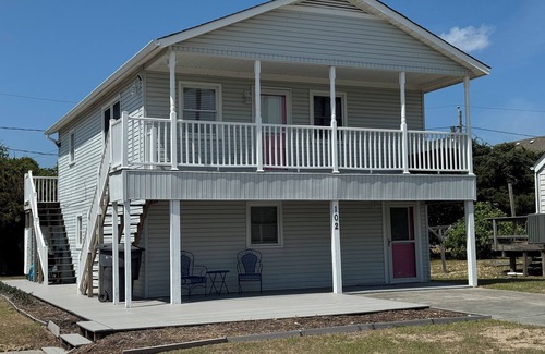 Kill Devil Hills Apartamento | PLANE FUN-Charming 2-bedroom house in Kill Devil Hills short walk to beach.