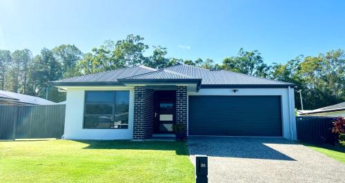 Landsborough Casa | Plantation Retreat 4 Bedroom Modern Home