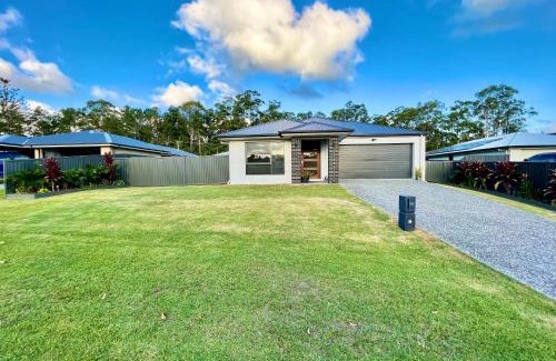 Landsborough Casa | Plantation Retreat 4 Bedroom Modern Home