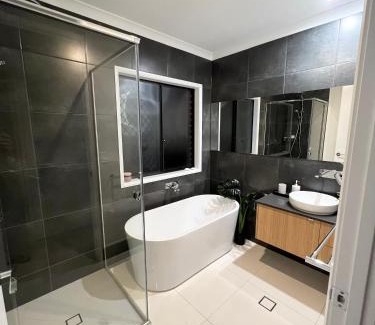 Landsborough Casa | Plantation Retreat 4 Bedroom Modern Home