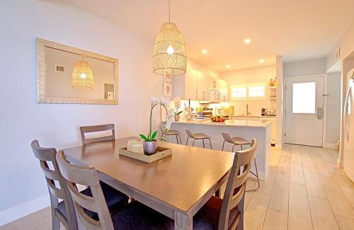 Seven Mile Beach Casa | Plantation Village #20 Condo