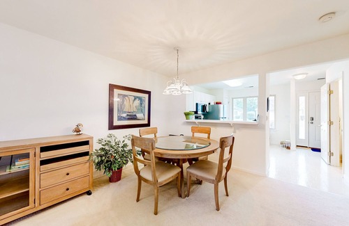 Lewes Casa | Plantations East dog-friendly townhouse with fireplace & water view